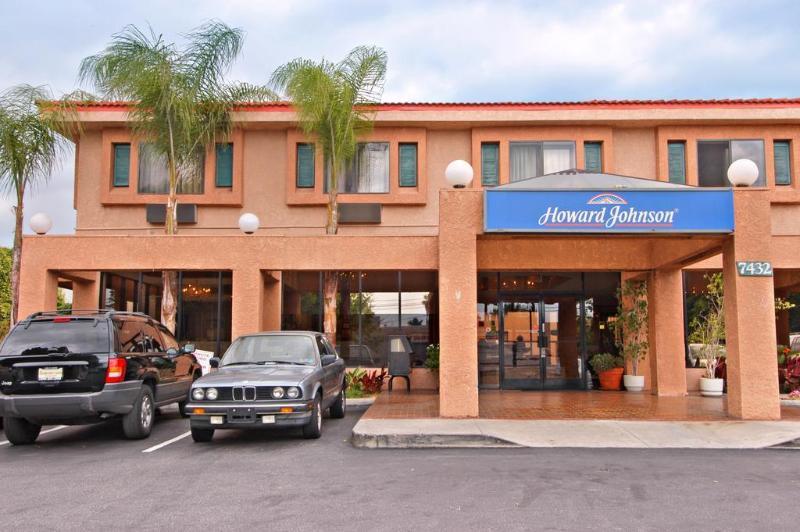 Howard Johnson By Wyndham Reseda Hotel & Suites Los Angeles Exterior foto